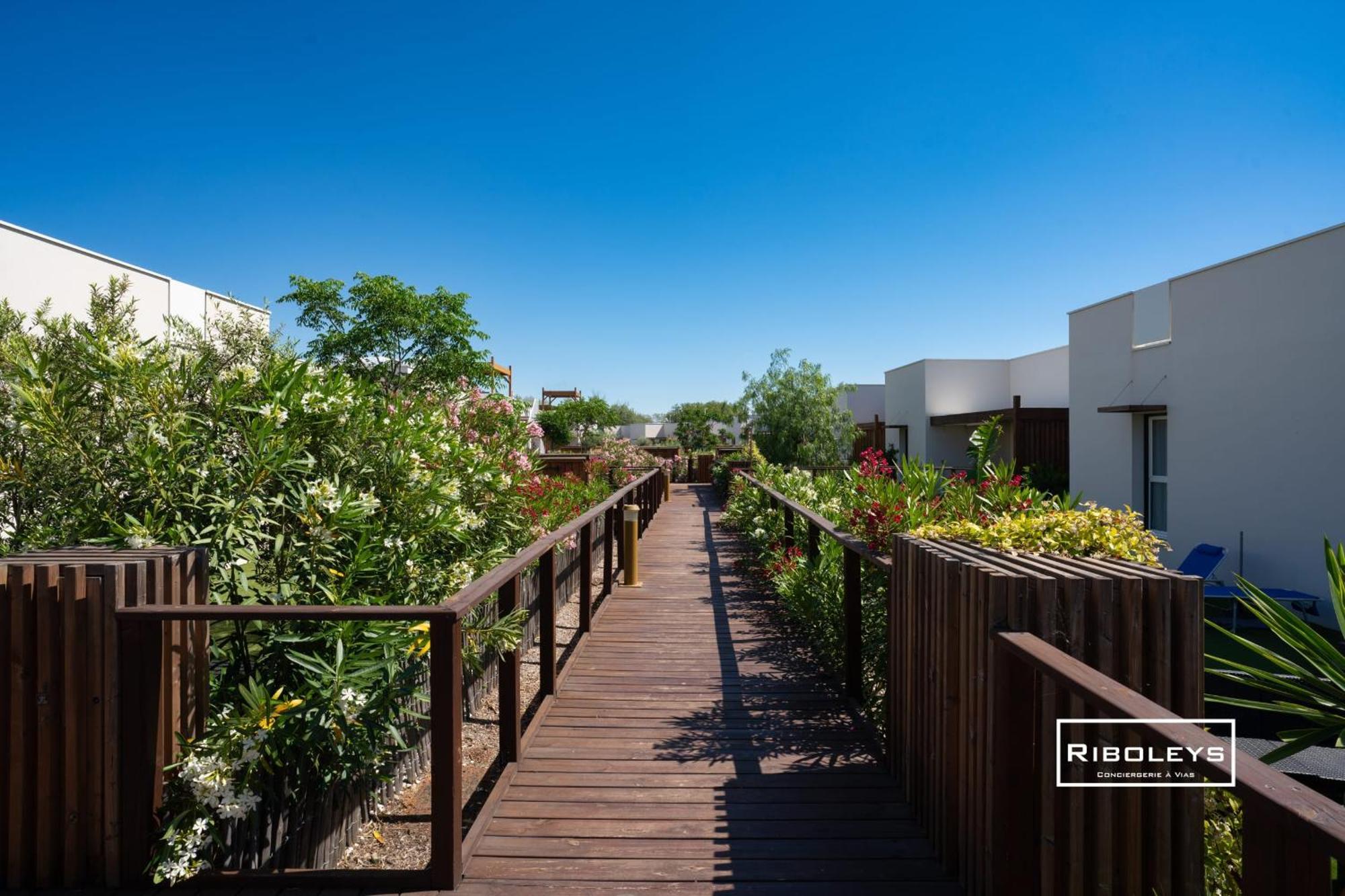 Villa T3 Climatisee En Residence Avec Piscine Vias Exterior photo